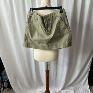 🟢 Gap Favorite Chino Mini Skirt – Size 8